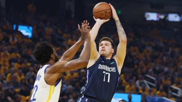 九游官方中心-飚中21记三分的独行侠 还是死在了三分线上