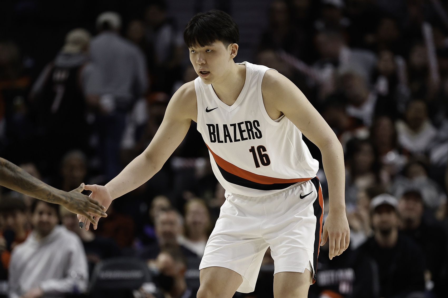 九游电竞平台-杨瀚森7月回来打世预赛？媒体人：只要郭指导用他他就会回来